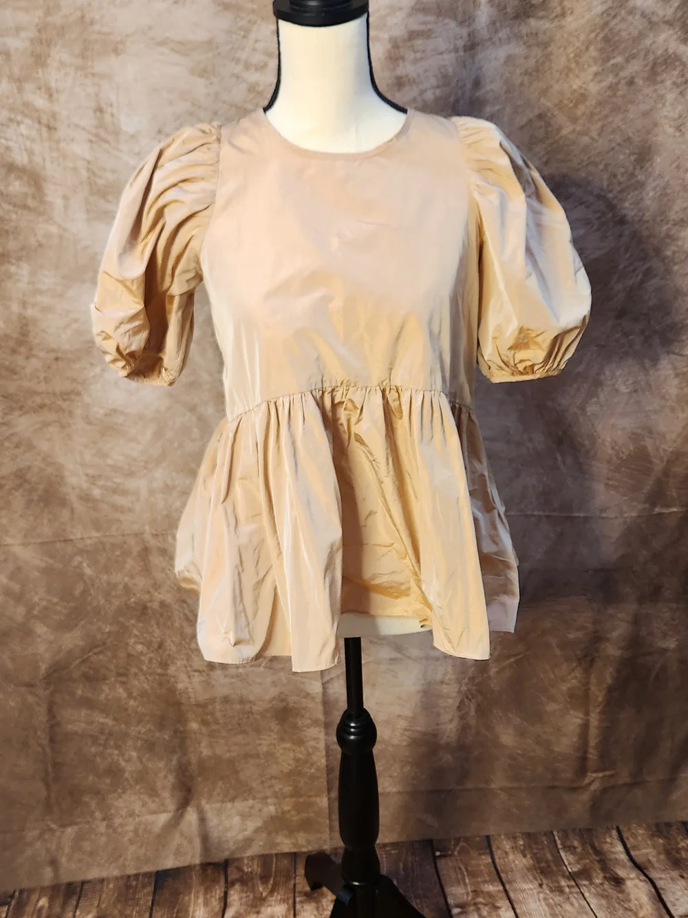 Wilfred Beige Puff Sleeve Peplum Blouse – Structured Volume Top – Size XXS